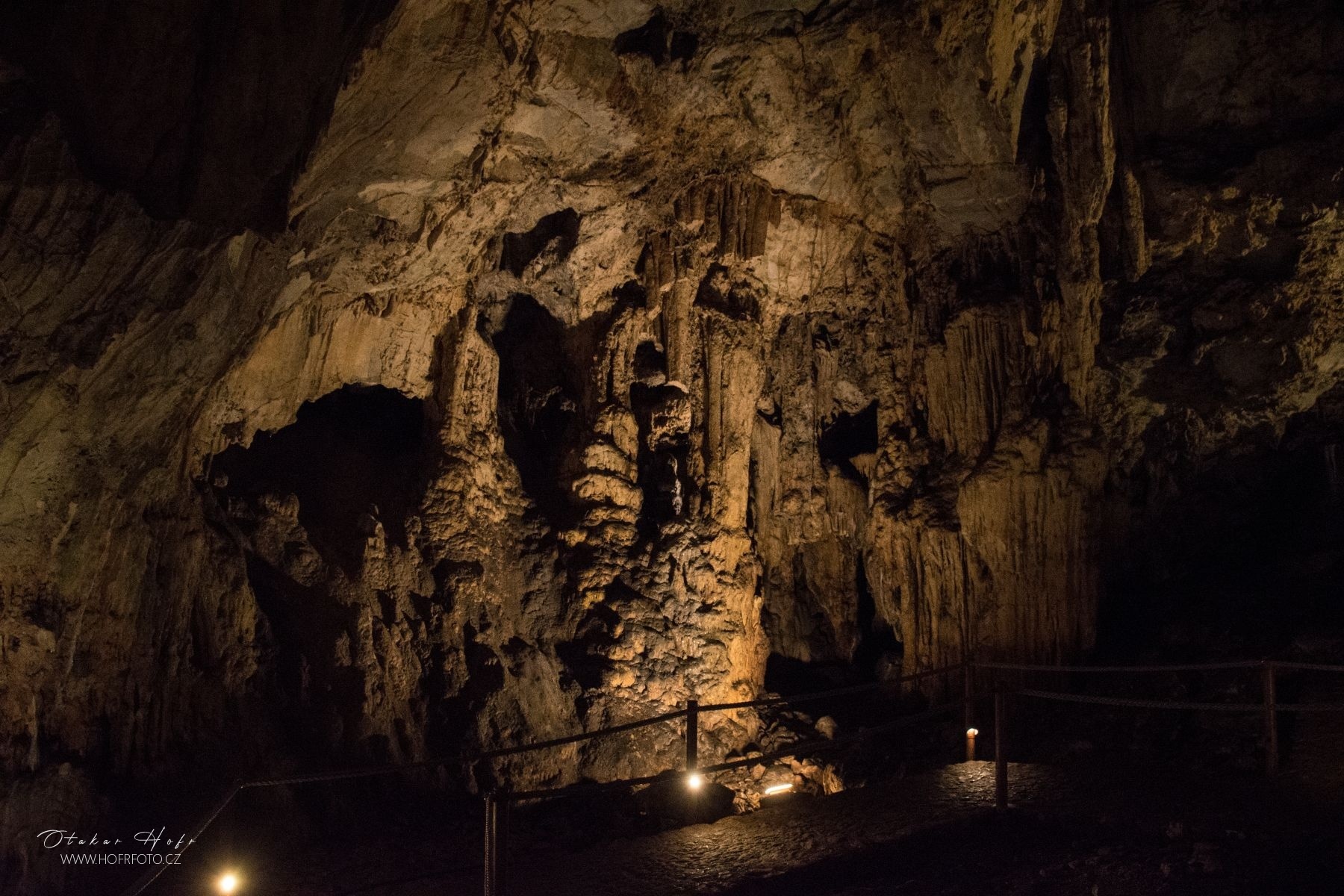 Právě si prohlížíte KRÉTA MÝM OBJEKTIVEM: Melidoni Cave